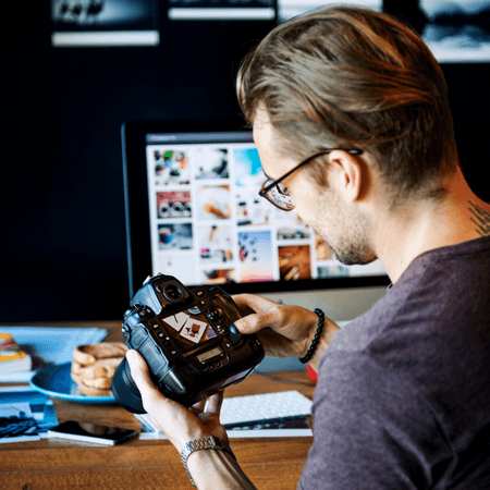 Content creator collecting crowd-sourced event photos using HiveMoments QR code