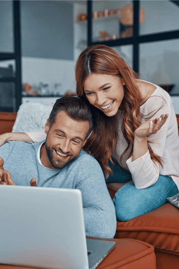 Couple viewing their HiveMoments digital guestbook